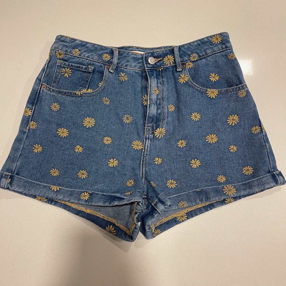 Pacsun Daisy Mom Short
